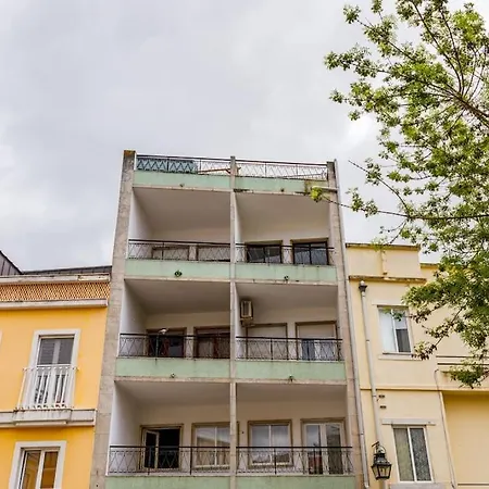 Bright And Spacious Two Bedroom Apt In