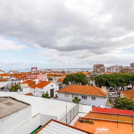 Bright And Spacious Two Bedroom Apt In *