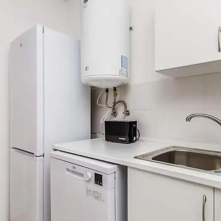 아파트 Bright And Spacious Two Bedroom Apt In