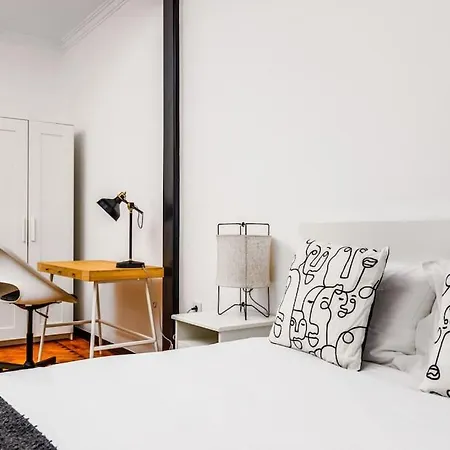 아파트 Bright And Spacious Two Bedroom Apt In