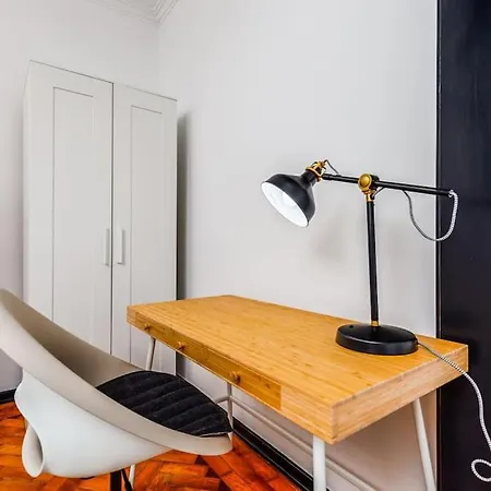 Bright And Spacious Two Bedroom Apt In 알마다