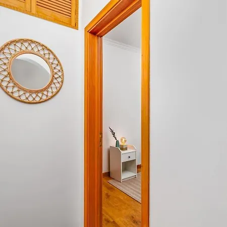 아파트 Bright And Spacious Two Bedroom Apt In