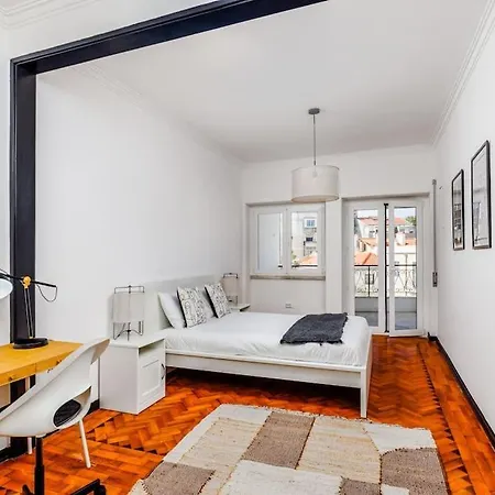 Bright And Spacious Two Bedroom Apt In *