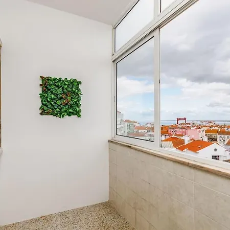 아파트 Bright And Spacious Two Bedroom Apt In