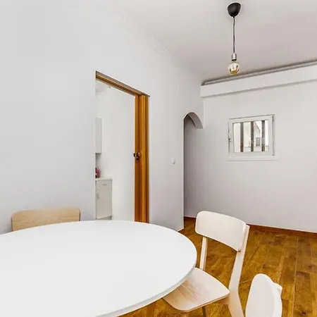 Bright And Spacious Two Bedroom Apt In Daire Almada